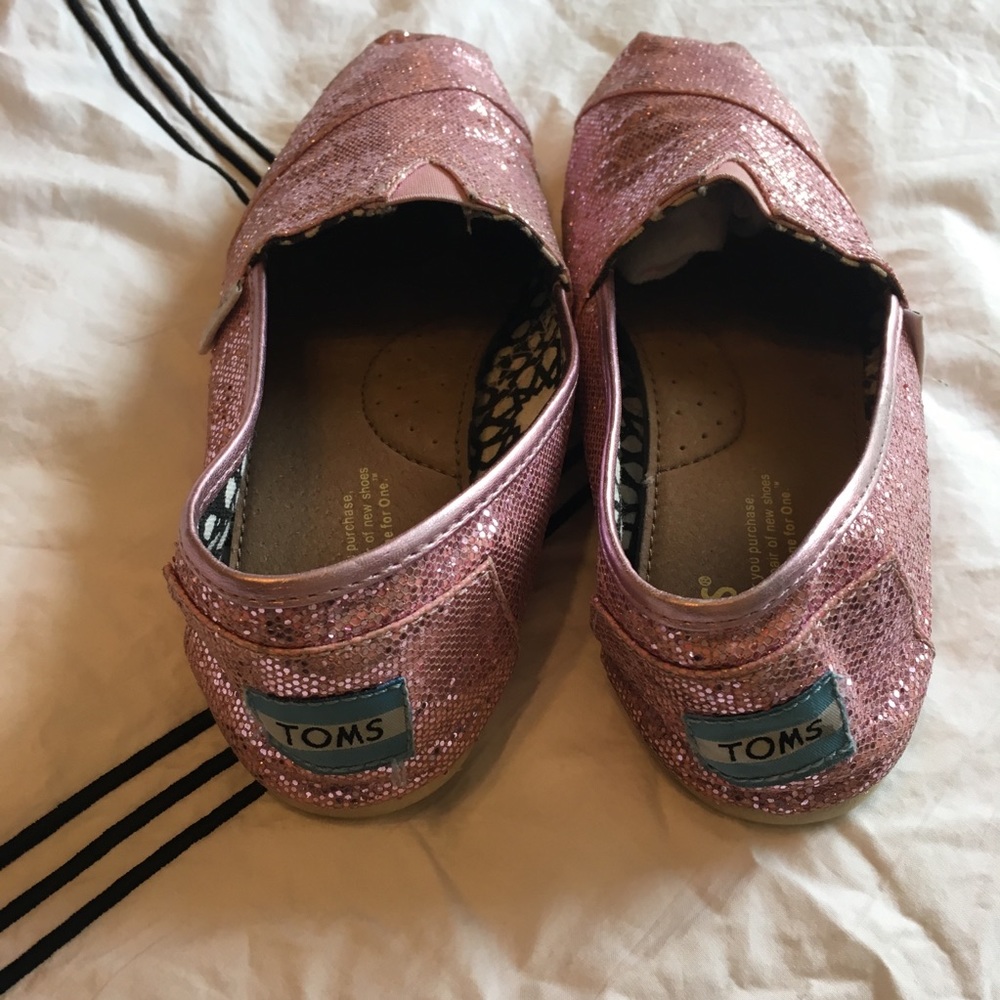 TOMS - Picture 3 of 6